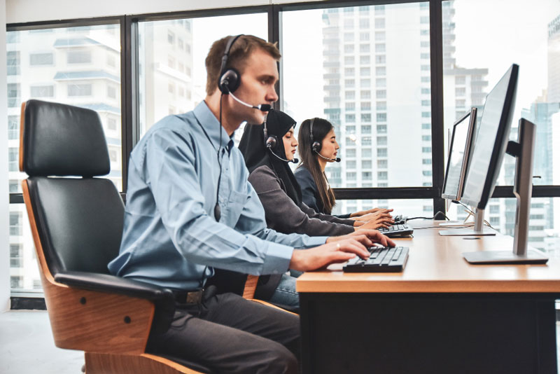 call-center-with-team-workers-it-support-services